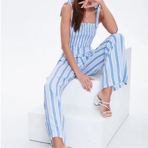 NWT Forever 21 Bridge Blue White Striped Wide-Leg Smocked Jumpsuit Size M - Picture 8 of 10